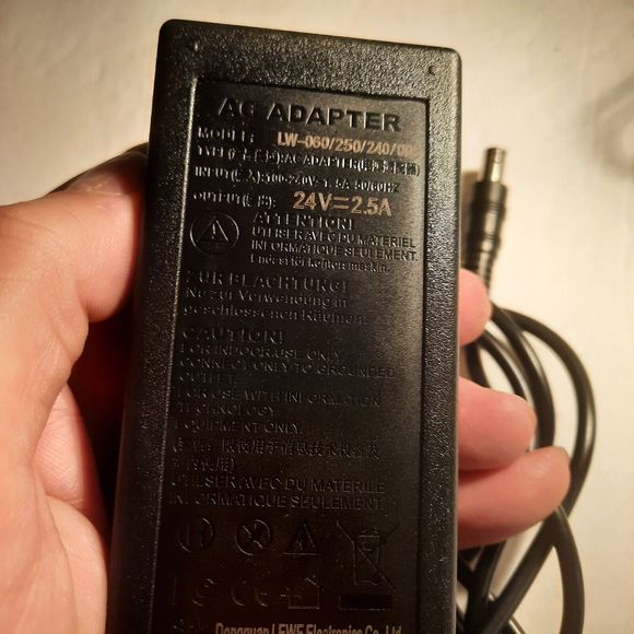 LAPTOP AC ADAPTER MODEL: LW-060/250/240/005 - Picture 4 of 10